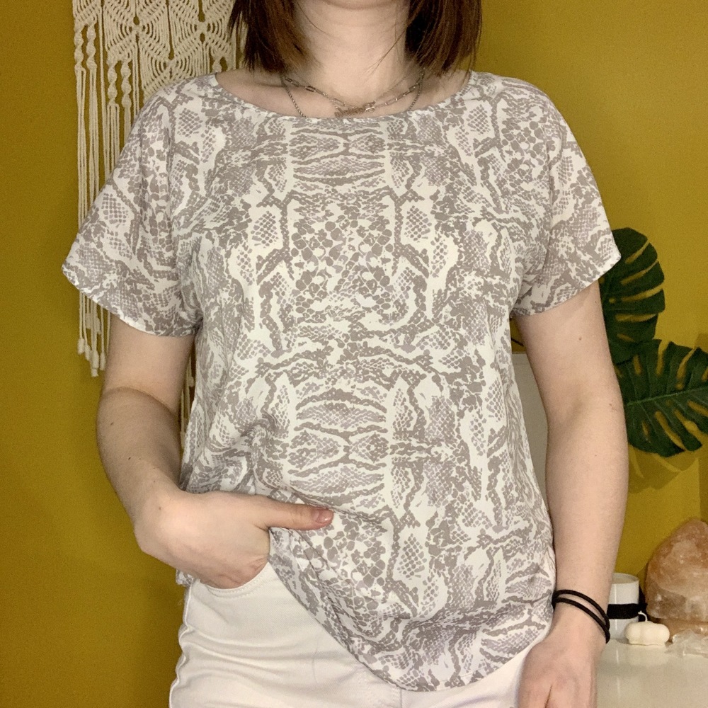 SNAKE PRINT SHORT SLEEVE BLOUSE